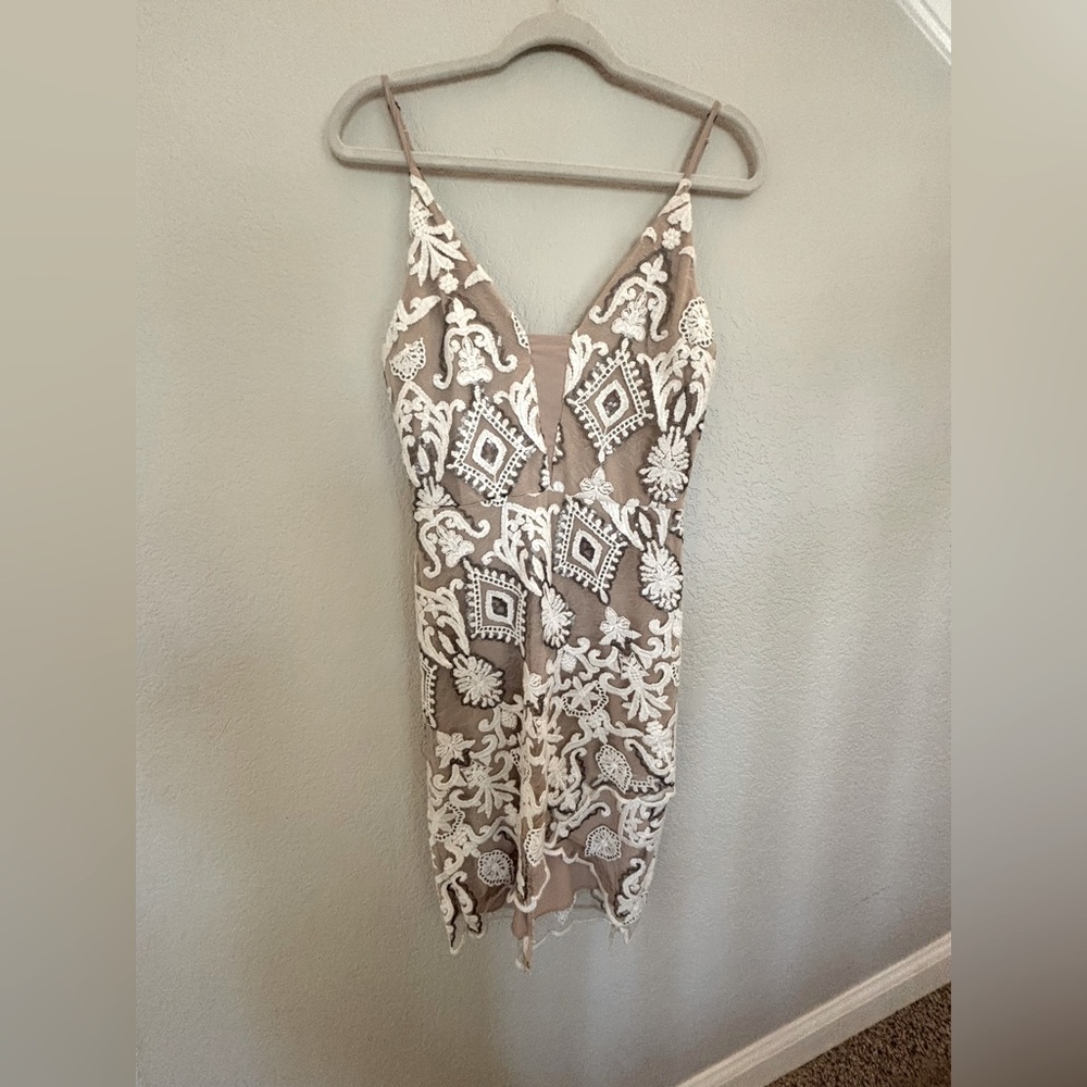 4SI3NNA embroidered lace sequin hi-lo dress